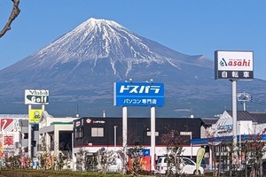 チラシ特価販売でオープン前から大行列！　コンパクトな「ドスパラ富士青葉店」がオープン