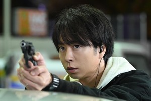 櫻井翔が銃を構える事件は…『大病院占拠』初回場面写真・あらすじ公開