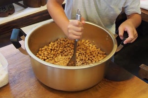 子ども食堂の“みそづくり体験”に大豆20kgを提供-パルシステム埼玉