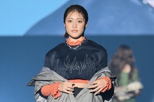 王林、お腹チラ見せ　TGC初出演で堂々ランウェイ