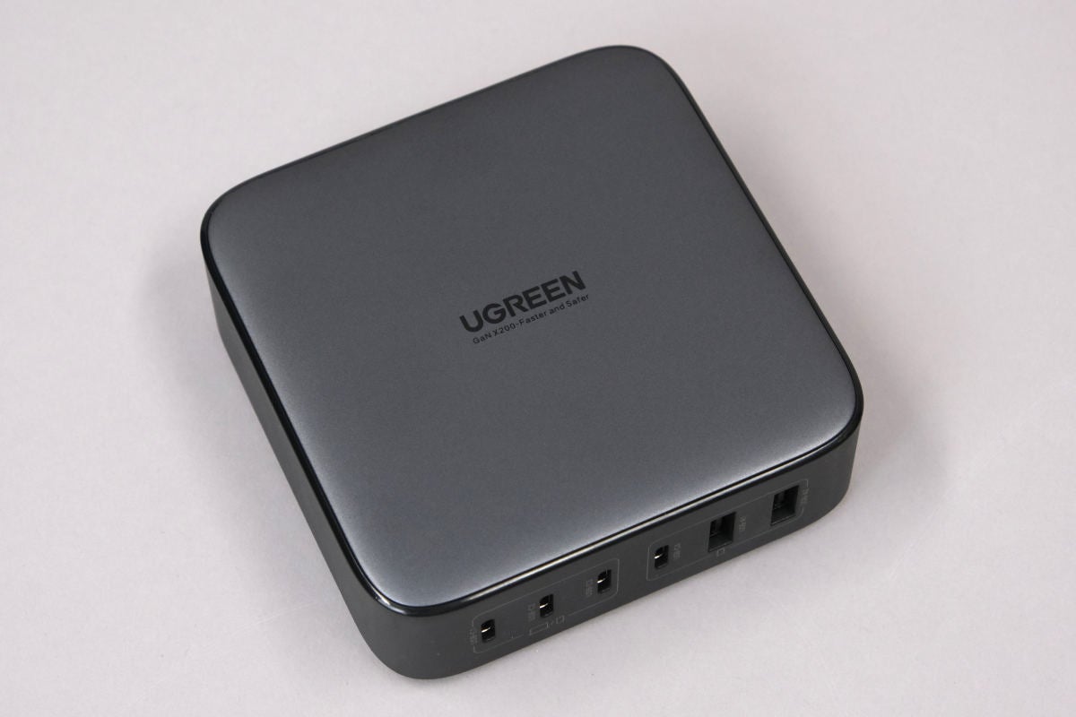 スマホもノートPCもカメラも1台で!? ハイパワーUSB充電器「UGREEN