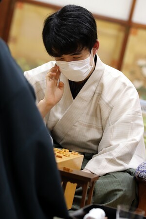 藤井竜王には４度目の朝日杯制覇の期待がかかる（写真は第35期竜王戦七番勝負第２局のもの　提供：日本将棋連盟）