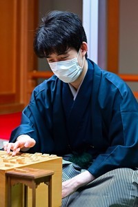 研究と大局観の美しい調和　藤井竜王が快勝で名人挑戦に前進　第81期A級順位戦