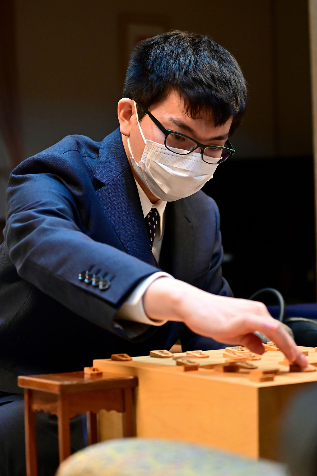 勝った永瀬王座は公式戦の連敗を２で止めた（写真は第93期ヒューリック杯棋聖戦五番勝負第１局のもの　提供：日本将棋連盟）