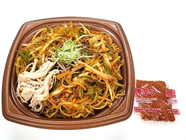 「辛さガツンと旨辛ねぎ焼そば」(561円)