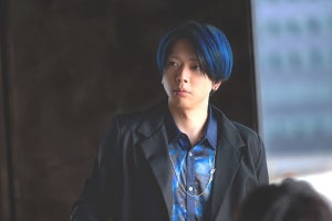 増田貴久、マンボウ役で『夕暮れに、手をつなぐ』にサプライズ出演! 青髪に反響「かっこいい」