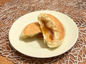 ファミマ、ふんわり感がアップして帰ってきた「ホットケーキまん」を実食 