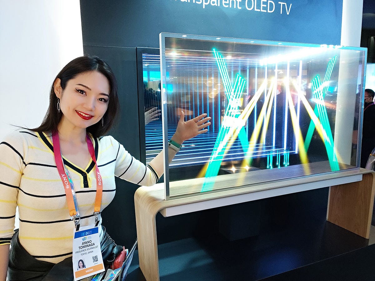 透明ディスプレイや人に寄りそうTVなど、CES 2023で見たLGの最新TV