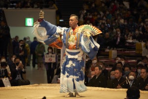 市川團十郎、白鵬引退相撲オープニングセレモニーで舞を披露　国技館を沸かせる