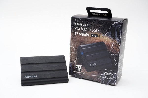堅牢高速ポータブルSSDに大容量版が追加！ Samsung「T7 Shield」の4TB