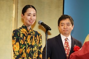 深津絵里、18歳から演じた『カムカム』るい役への挑戦回顧　堀之内Pの手紙に「心を動かされて…」