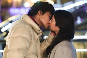 鈴(吉高由里子)、一星(北村匠海)とデート重ね…2度目のキス『星降る夜に』