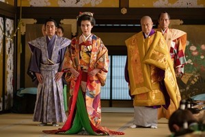 『大奥』“綱吉”仲里依紗が登場　山本耕史演じる美青年・右衛門佐と出会う