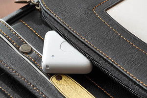 AirTagより安くて機能充実、クルマ盗難の備えにも　見守りGPS「まもサーチ3」を試した