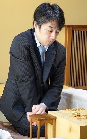 久保九段は糸谷八段との通算成績を５勝６敗とした