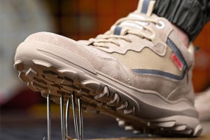 履きやすい、疲れづらい、「ケプラー素材」で踏み抜き防止の「安全靴」が発売