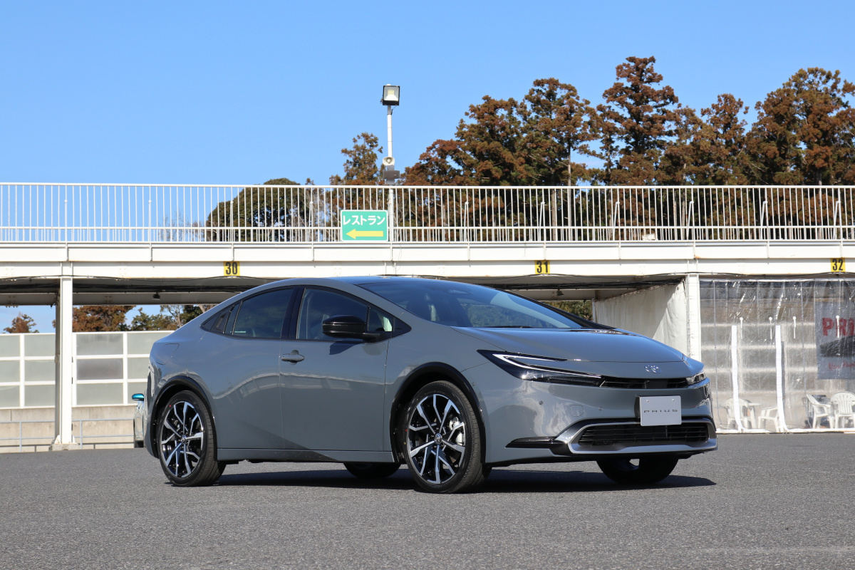 新型「プリウス PHEV」