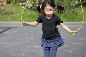 【忍者】アメリカで日本人の小学生が縄跳びの「ハヤブサ」を披露した結果、衝撃的な展開に!! 「Definitely Ninjutsu!(間違いなく忍術だ!)」の大歓声