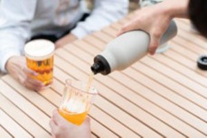 ピーコック、ビールや炭酸飲料を持ち運べるボトル「ストレートドリンクタイプ」を発売