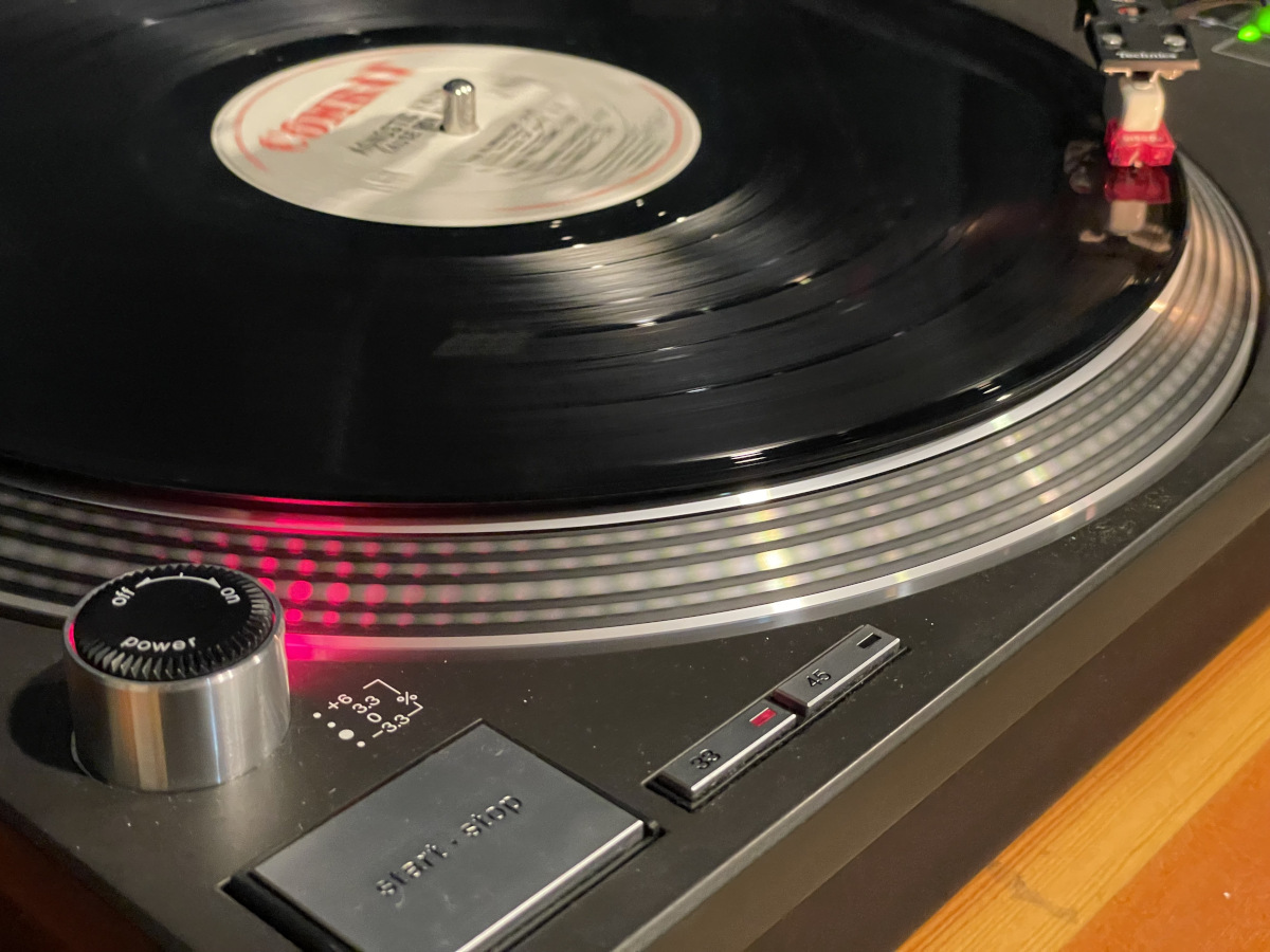 レコードプレーヤー『Technics SL-1200 MK3D』。歴史的名機でレコードを聴くのには理由がある /佐藤誠二朗 | マイナビニュース