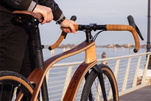 職人の技術による「ハイスペックな木製自転車」がイタリアから登場