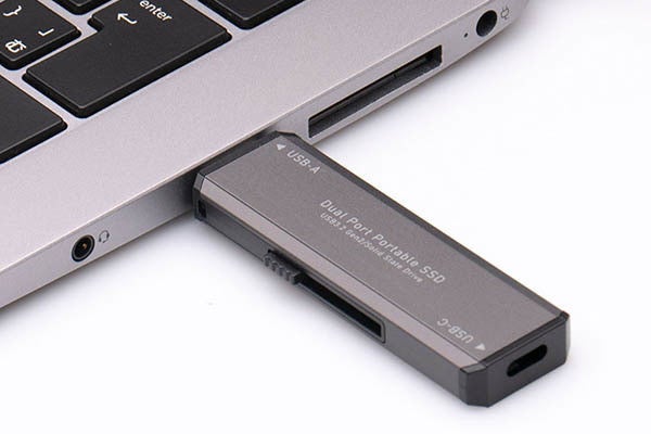 ロジテック、USBメモリー型の高速SSD USB Type-C/Type-Aの両