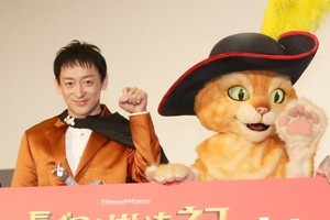 山本耕史、“長ぐつをはいたネコ”ルックで舞台挨拶「自らこれを着たいと…」