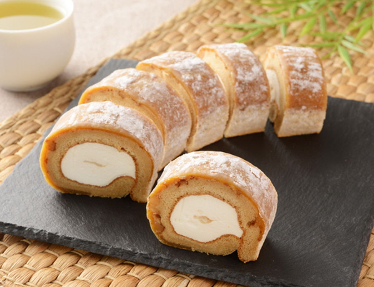 「「くるみ餅で巻いたもち食感ロール(みたらし)」(397円)