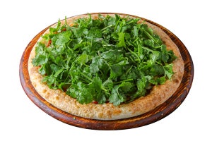 【草】ピザハット、期間限定ピザ「パクチーすぎて草」発売 - 1枚あたり3株を使用