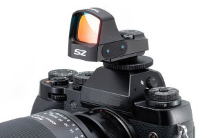 ケンコー・トキナー、超望遠撮影向けのカメラ用ドットサイト「SZ Super Tele Finder Lens」