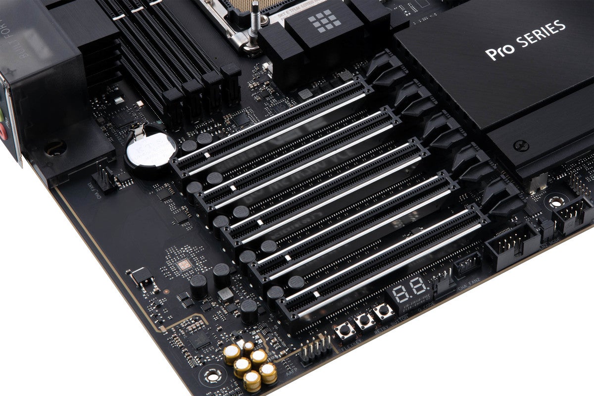 ASUS、LGA4677・Intel W790搭載マザーボード CEBサイズで約15万円