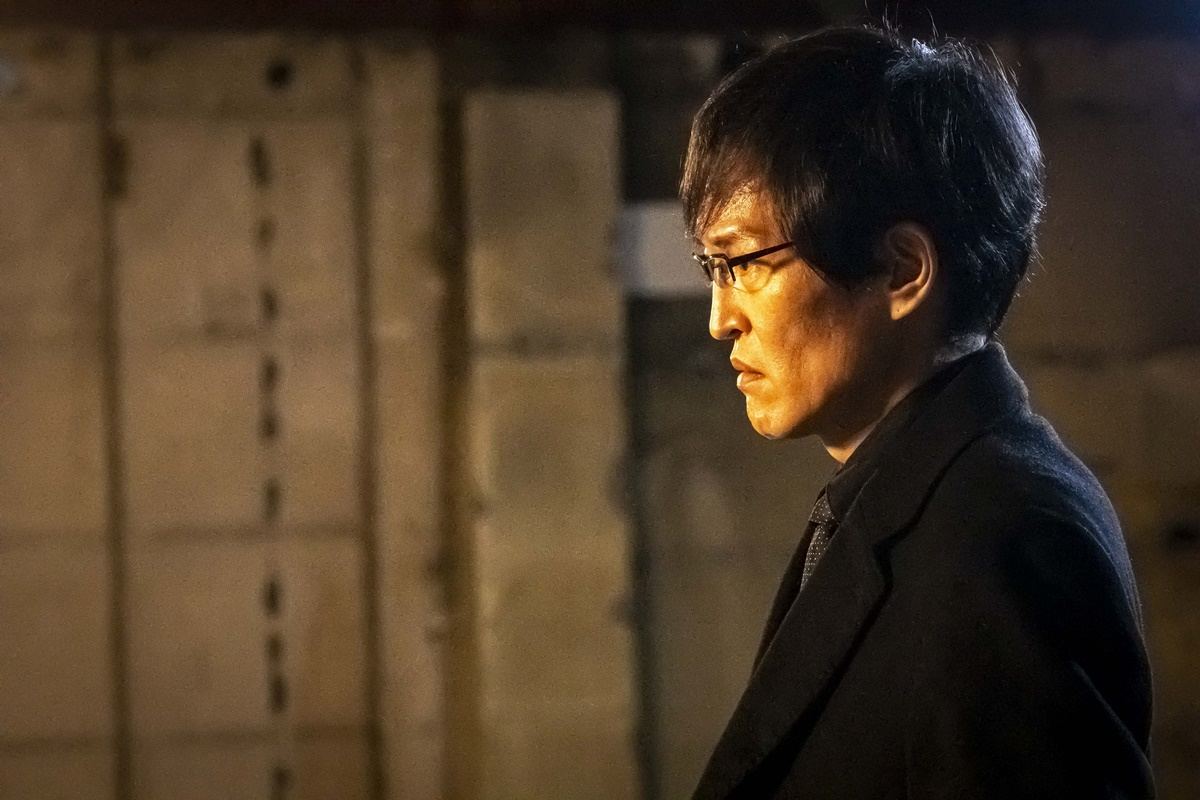 萬田銀次郎を演じる千原ジュニア＝カンテレ提供