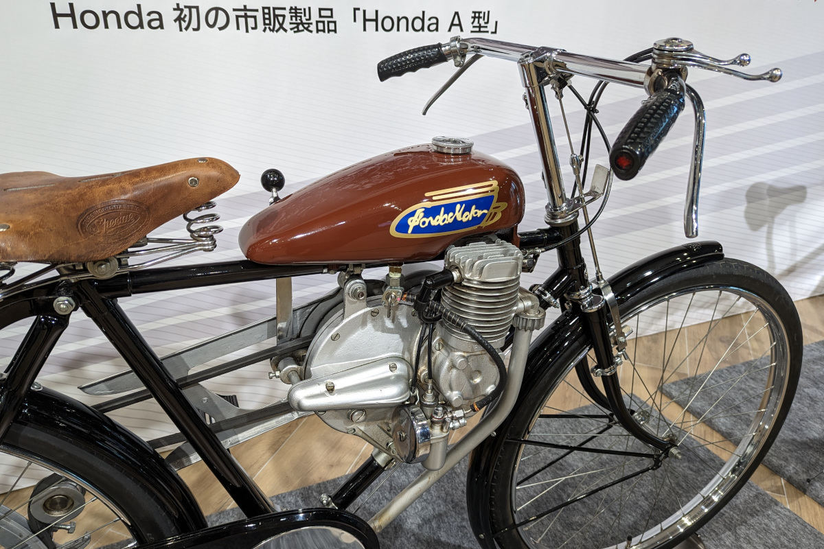 Honda A型も自転車そのものはホンダ製ではなく、自転車を文字通りの“原動機付自転車”にするためのキットでした。そう考えると、SmaChariは原点回帰のようにも感じられますね