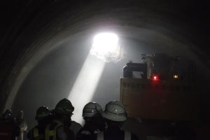 北海道新幹線の延伸開業へ一筋の光 - 豊野トンネル(長万部町)貫通
