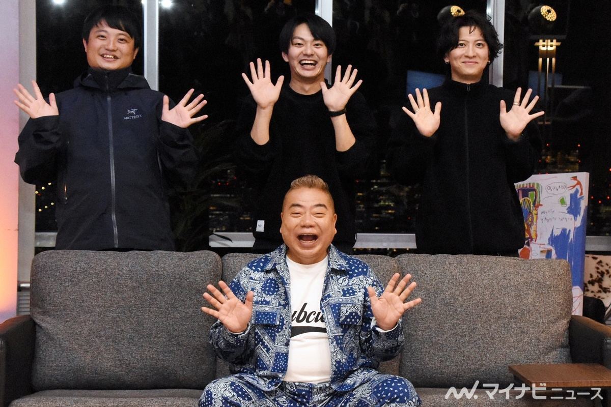 出川哲朗(下段)と(上段左から)玉置遼D、岡耕平D、坪井一季D