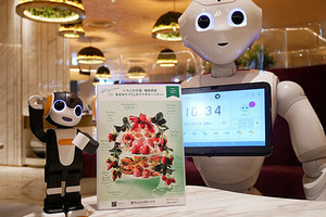 シャープの「ロボホン」、ロボットが働くカフェ「Pepper PARLOR」に登場