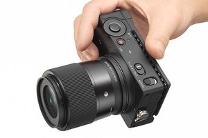 シグマ、APS-Cミラーレス用の広角レンズ「23mm F1.4 DC DN」