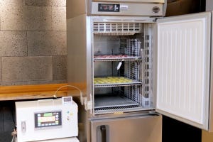 おうち冷蔵庫に食品乾燥機能が載る？ フードロス削減にも貢献するパナソニックの新技術「常圧凍結乾燥」