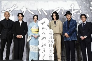 黒木華、水色鮮やかな着物姿　難役挑戦の主演作に手応え「愛と希望が詰まった作品」