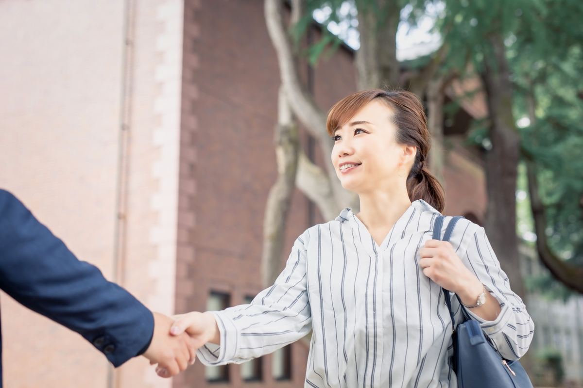 ご検討よろしくお願いします」とは? 使い方と例文、より丁寧な表現も