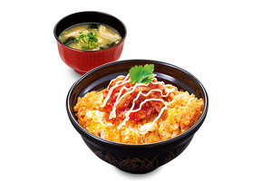 かつ庵、「キムチマヨかつ丼」発売 - 甘めの割り下にキムチ＆マヨがマッチ