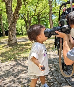 【ゼロ距離】撮りたい親と寄りたい子のシチュエーションに思わず微笑む ー 「ちかいちかいちかい!」「ジャストフィット」