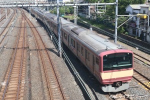 JR東日本E531系10両編成「赤電」ラッピング車両が登場 - 品川駅へ