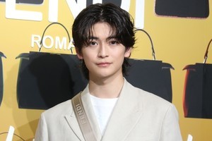 高橋文哉、フェンディのセットアップで登場　GWは「かっこいい街に行きたい」