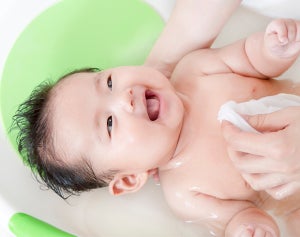 赤ちゃんの「沐浴」は浴室派が6割 - 時間帯は?