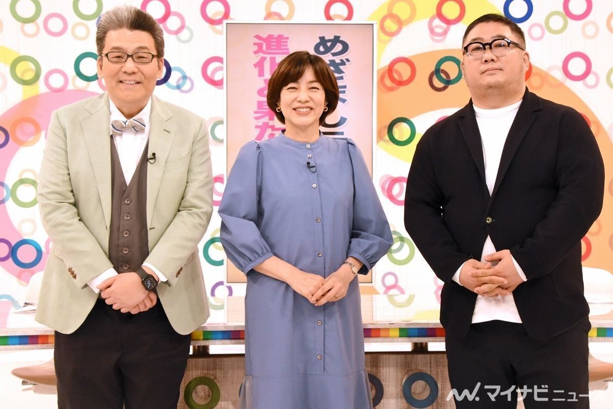 (左から)軽部真一アナ、八木亜希子、高橋龍平チーフプロデューサー