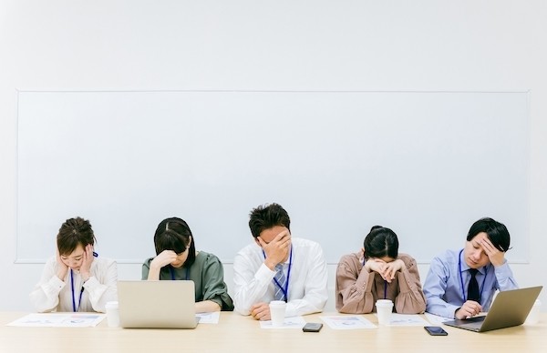 関わらないほうがいい人が同じ職場にいるときの対処法