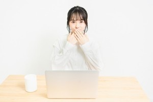 思ったことをすぐ口に出す人の心理とは? 直す方法や対処法も解説