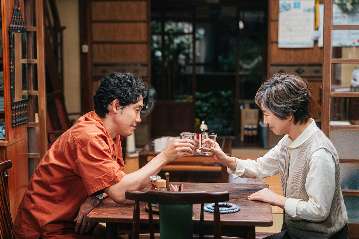 左から大泉洋、吉永小百合