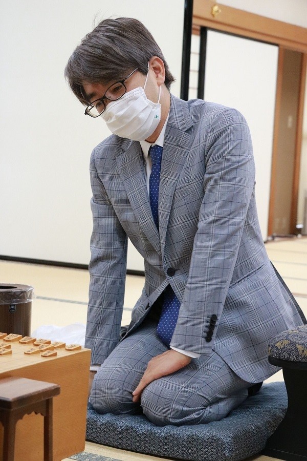 勝った羽生九段は「全局きわどい将棋で終始大変だった」と今期リーグを振り返った（写真は第62期王位戦挑戦者決定戦のもの 提供：日本将棋連盟）